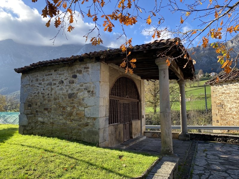 Aingeru Guardakoa Ermita. Atxondo (Axpe)
