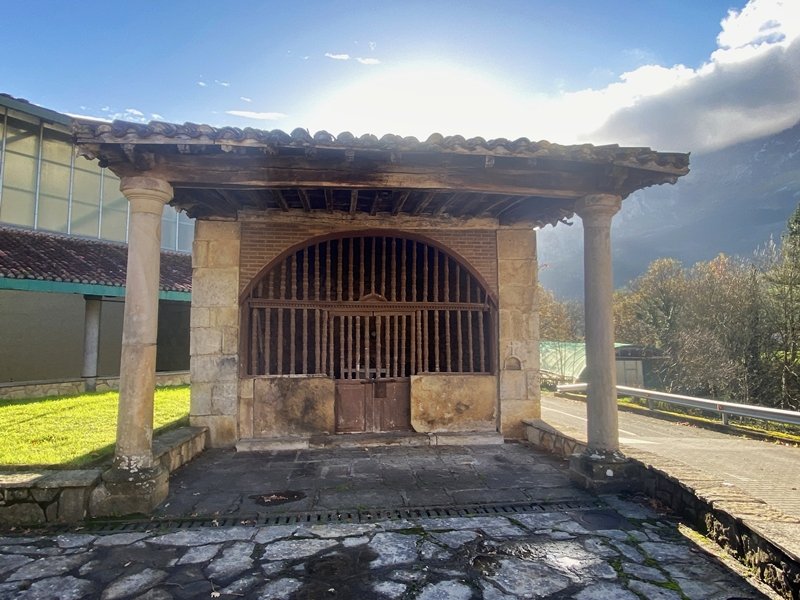 Aingeru Guardakoa Ermita. Atxondo (Axpe)