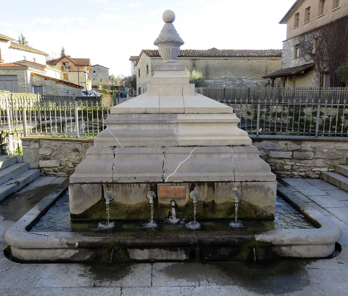 Hamabi txorrotako iturria, Langraiz Oka-Iruña Oka