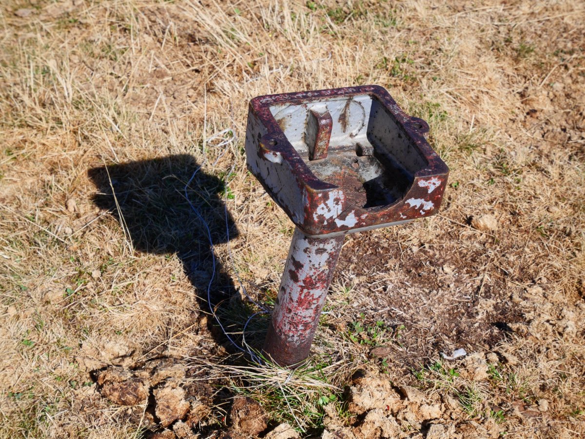 Ortzantzurietako txartelontzia