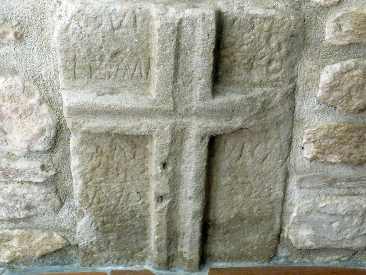 Hilarria Luzio etxe barruan, Abartzuza