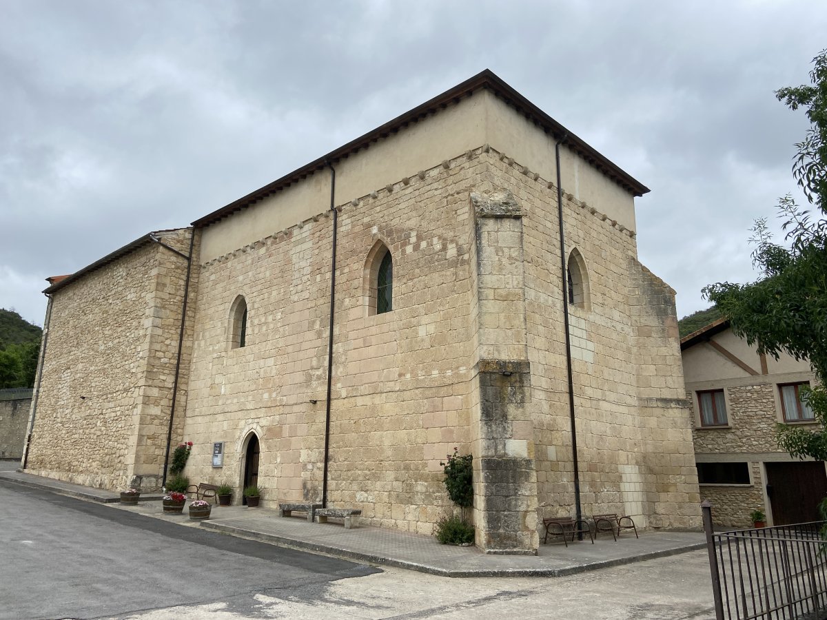 Angostoko Andra Maria Santutegia. Gaubea (Villanañe)