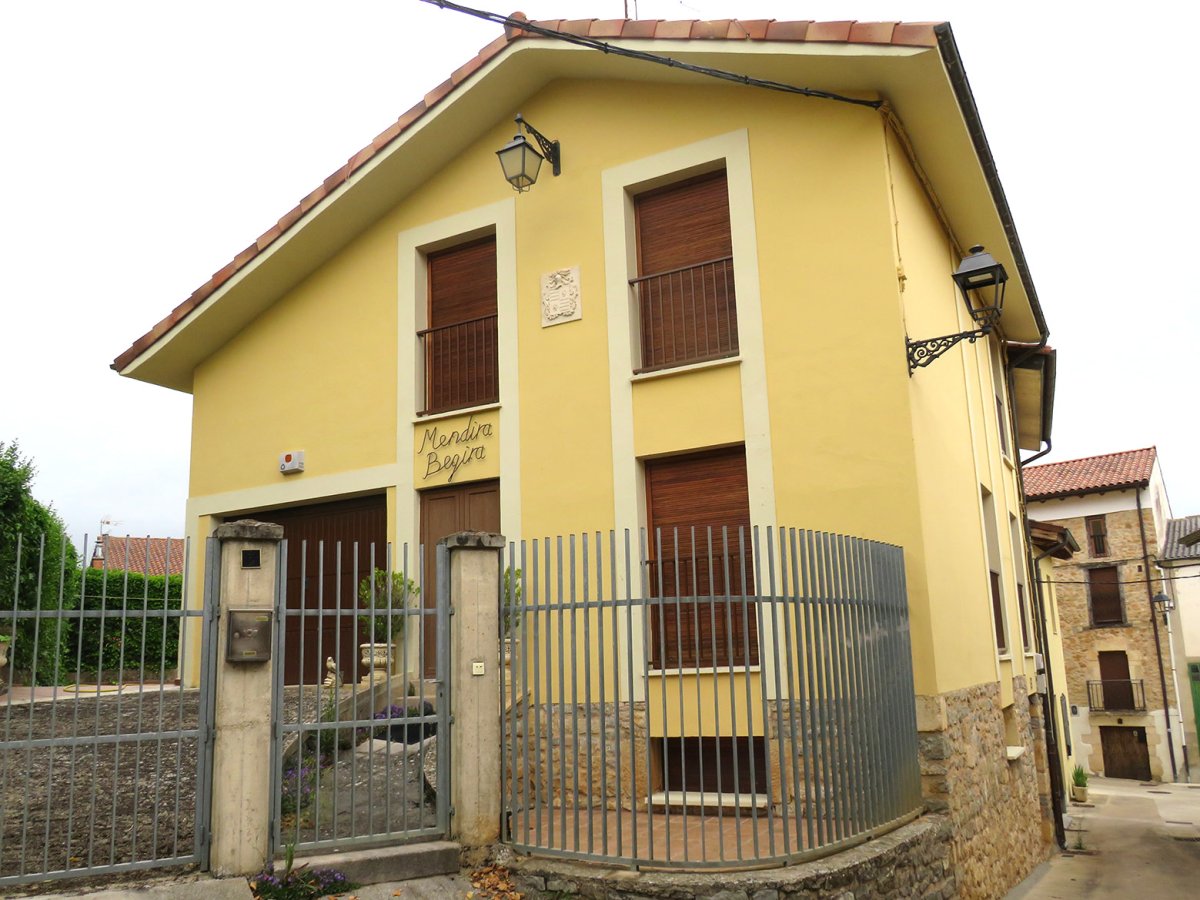 Mendira Begira etxea, Lagran