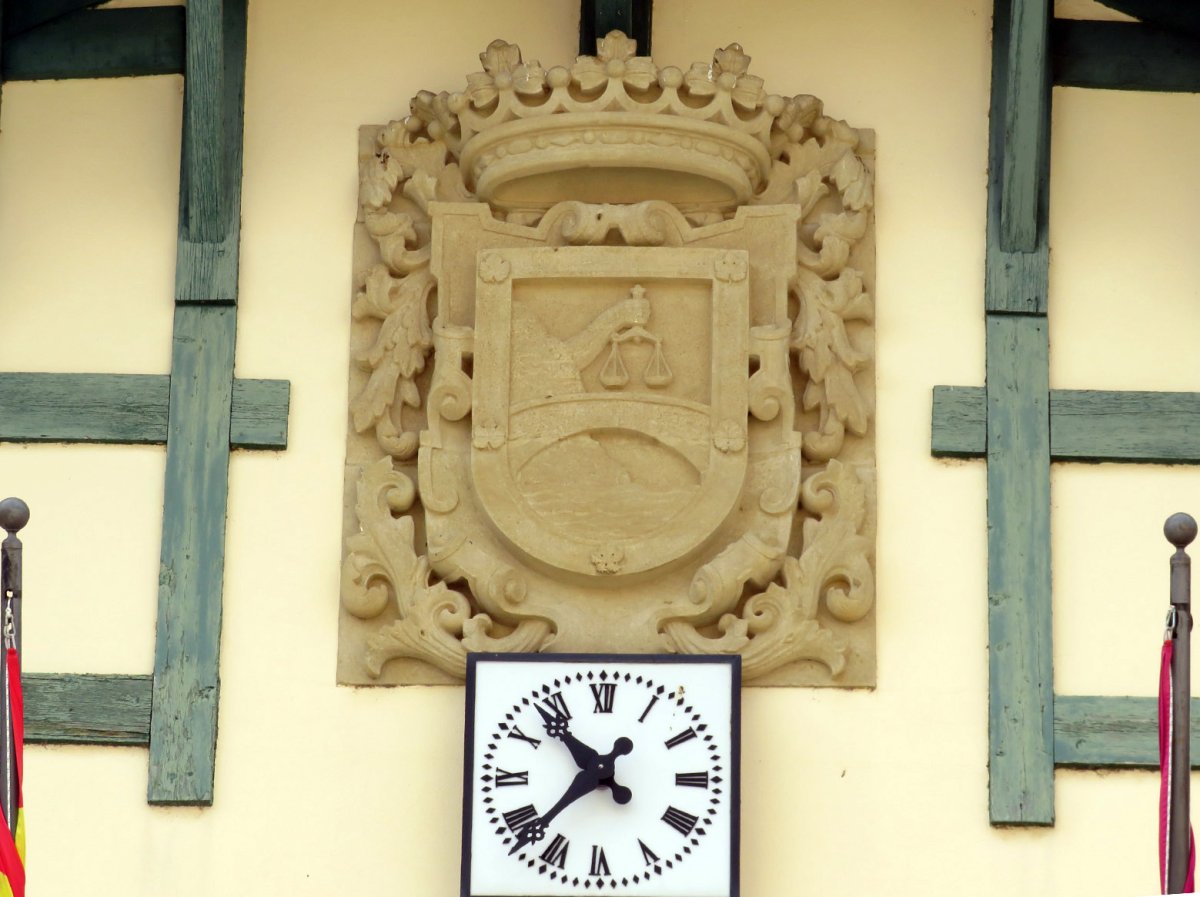 Udaletxeko armarria, Lapuebla de Labarca