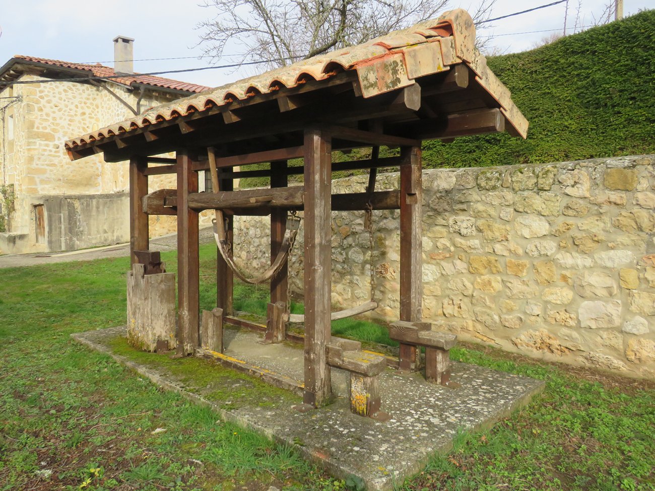 Perratokia, Pinedo-Gaubea